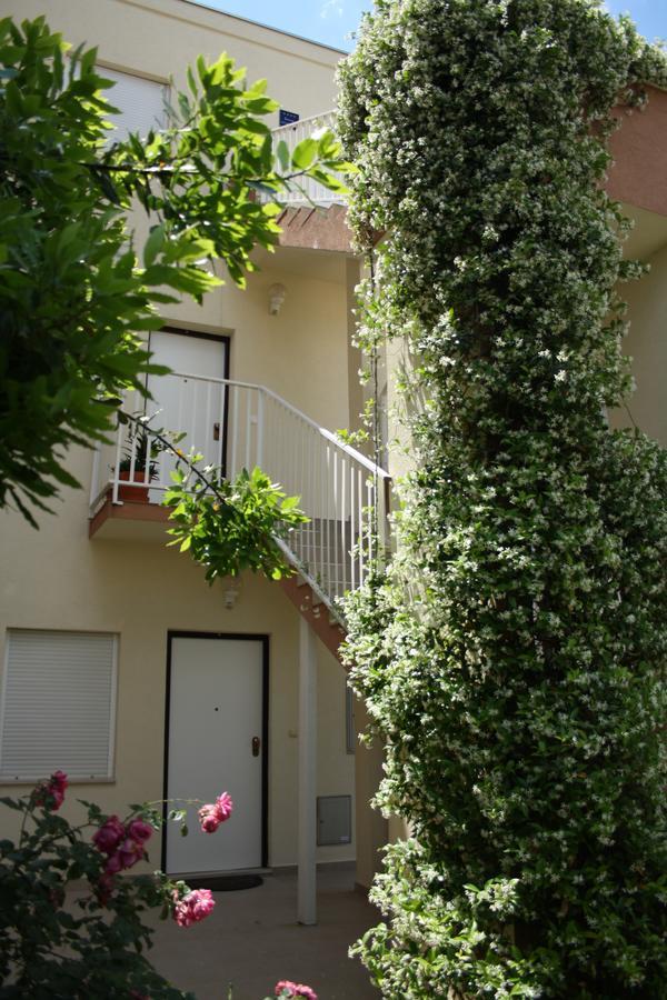 Apartment One Vision Split Exterior foto